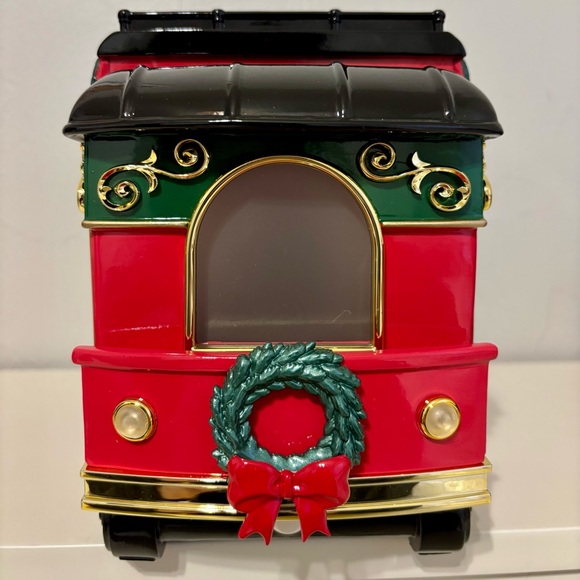 BBath & Body Works Christmas 2025 Trolley Light-Up Pedestal 3-Wick Candle Holder - Picture 4 of 8